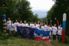 Ілюстративне фото. Підкарпатська молодь на кордоні з Європейським Союзом з прапорами карпатських русинів та ЄС. Гора Кремінець, 2013-й рік.