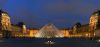 • Погляд на будовы світознамого музею Лувр у Франції.